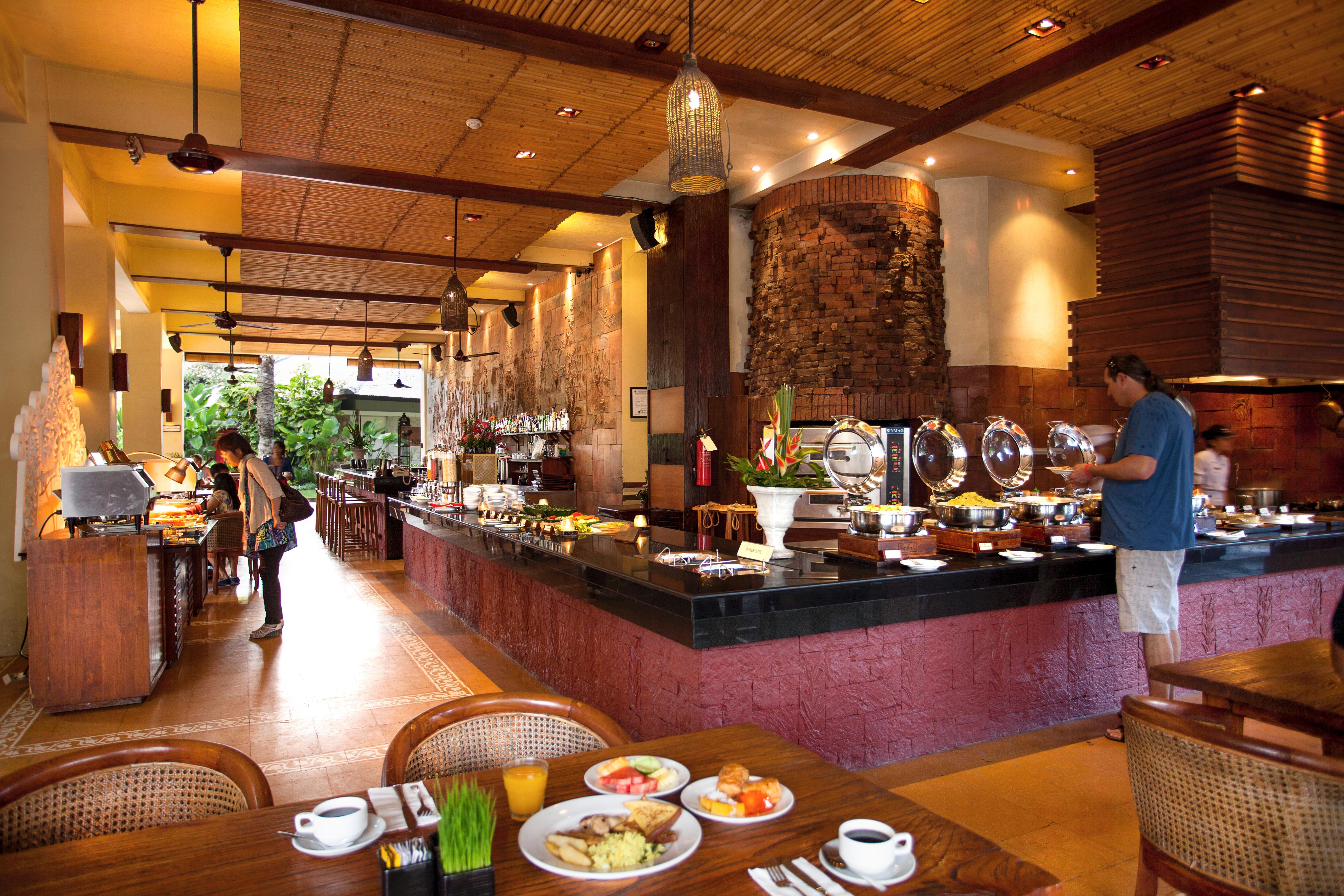 Ramayana Suites And Resort Кута Экстерьер фото The restaurant at the Royal Thai Police Cadet School