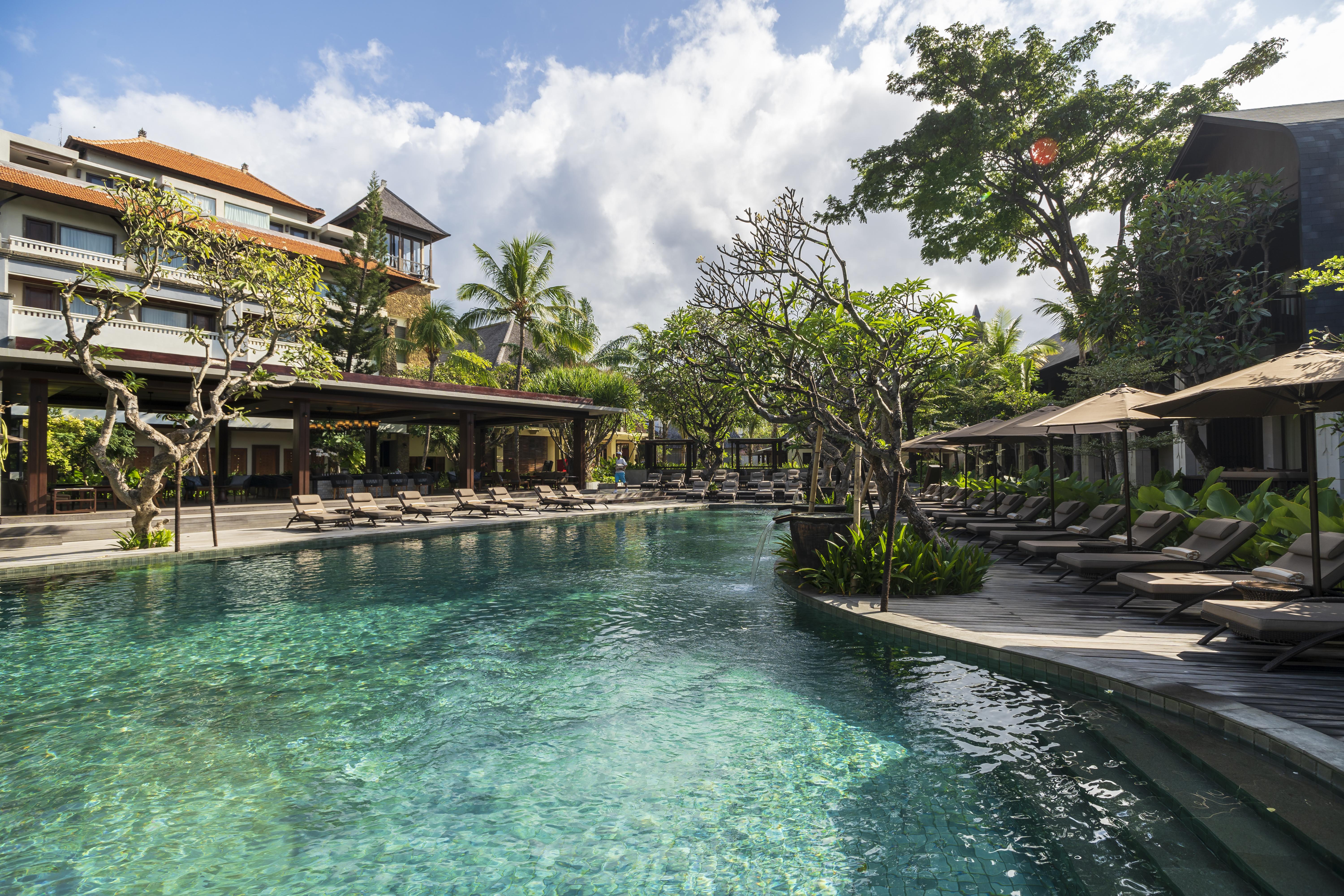 Ramayana Suites And Resort Кута Экстерьер фото The swimming pool at the hotel