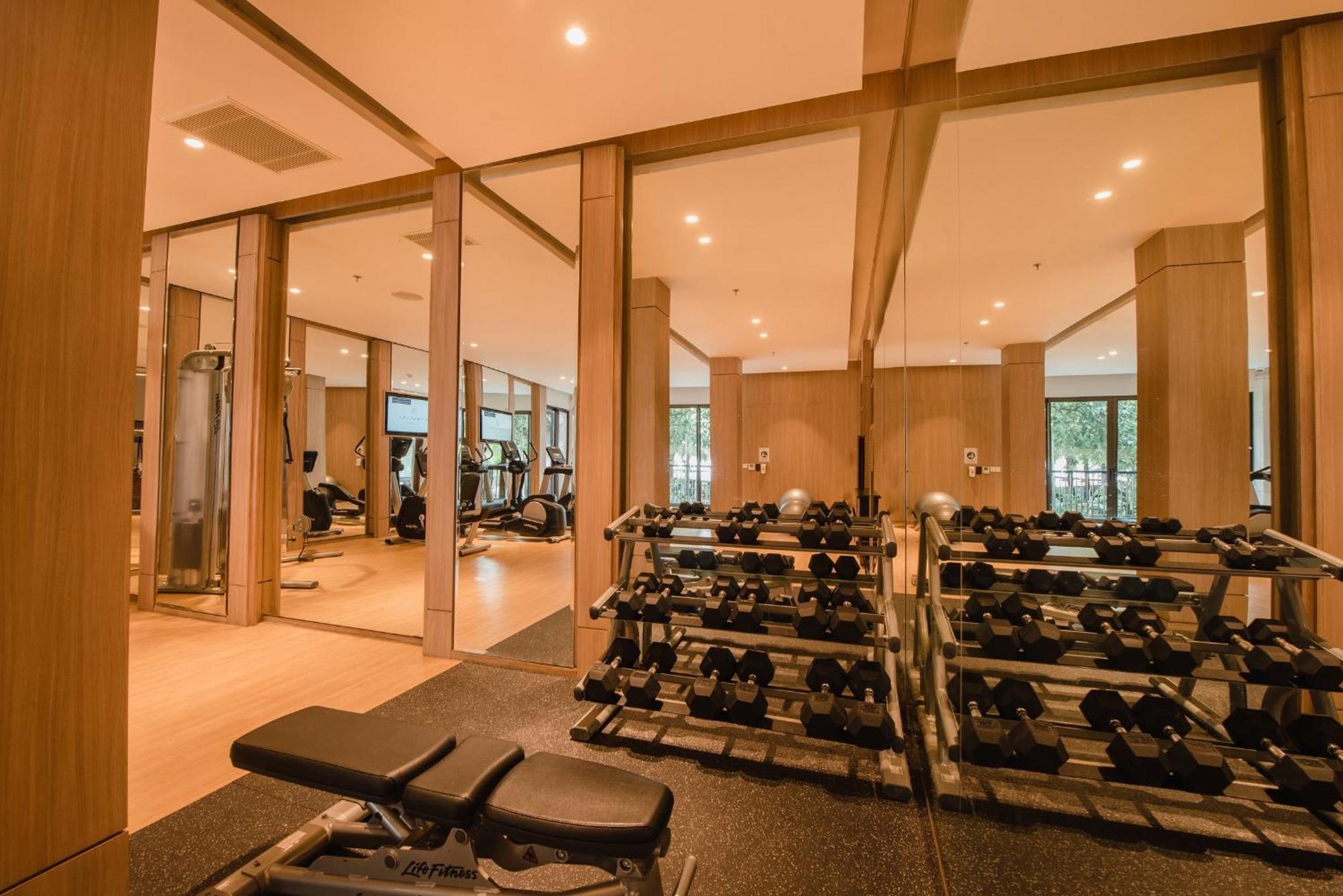 Ramayana Suites And Resort Кута Экстерьер фото The gym at the hotel