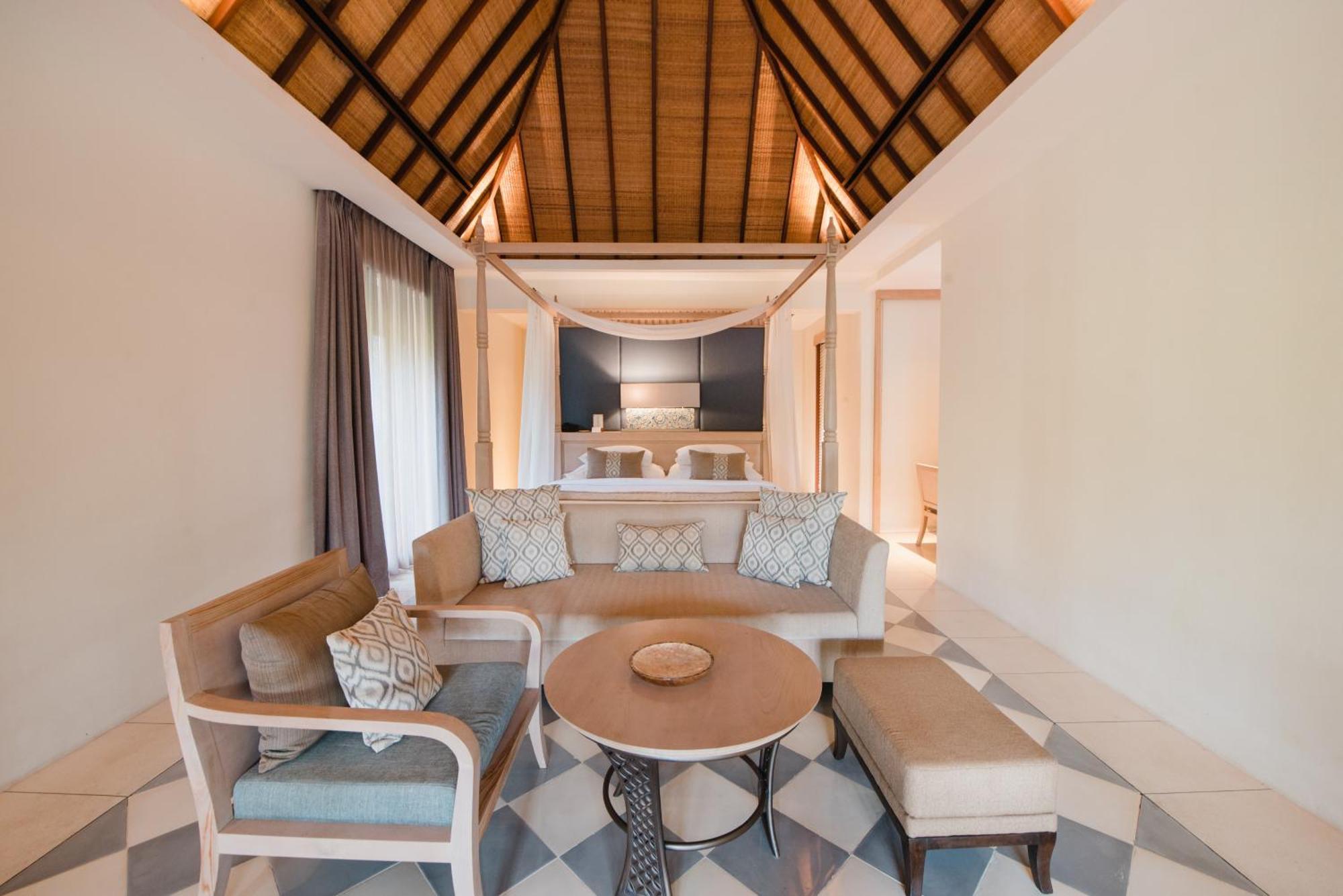 Ramayana Suites And Resort Кута Экстерьер фото Living room of a villa