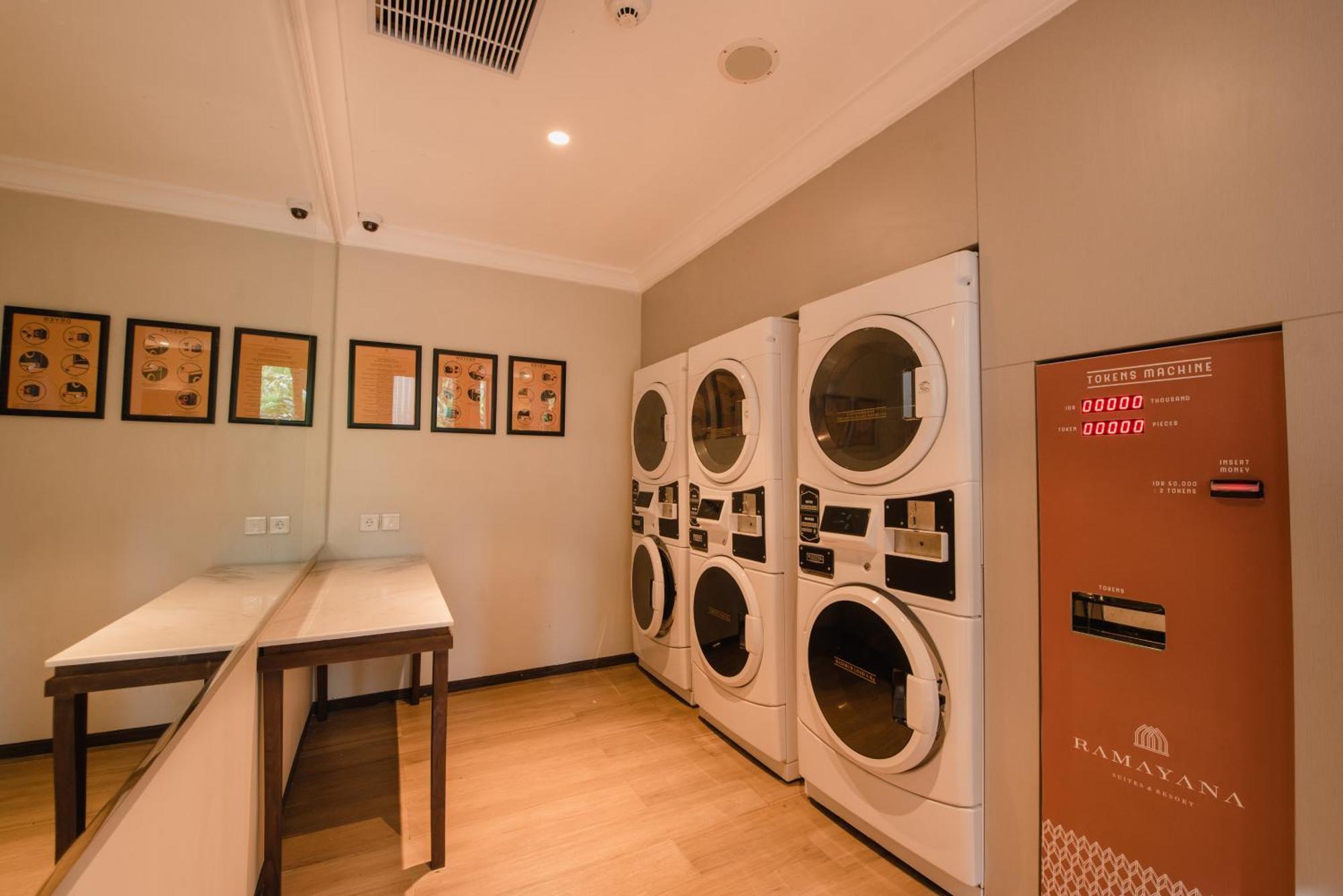 Ramayana Suites And Resort Кута Экстерьер фото Laundry facilities at the hotel