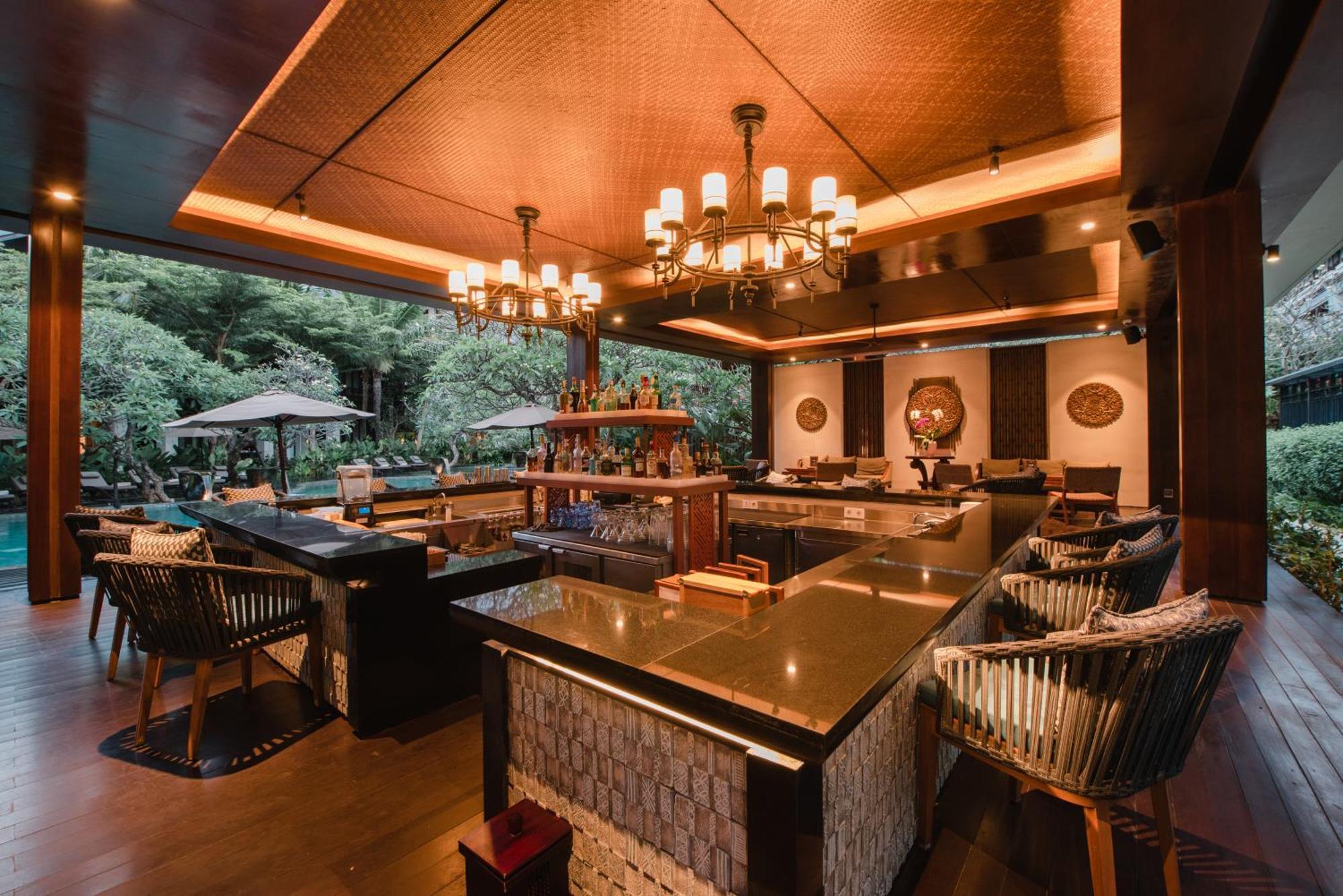 Ramayana Suites And Resort Кута Экстерьер фото The interior of the restaurant