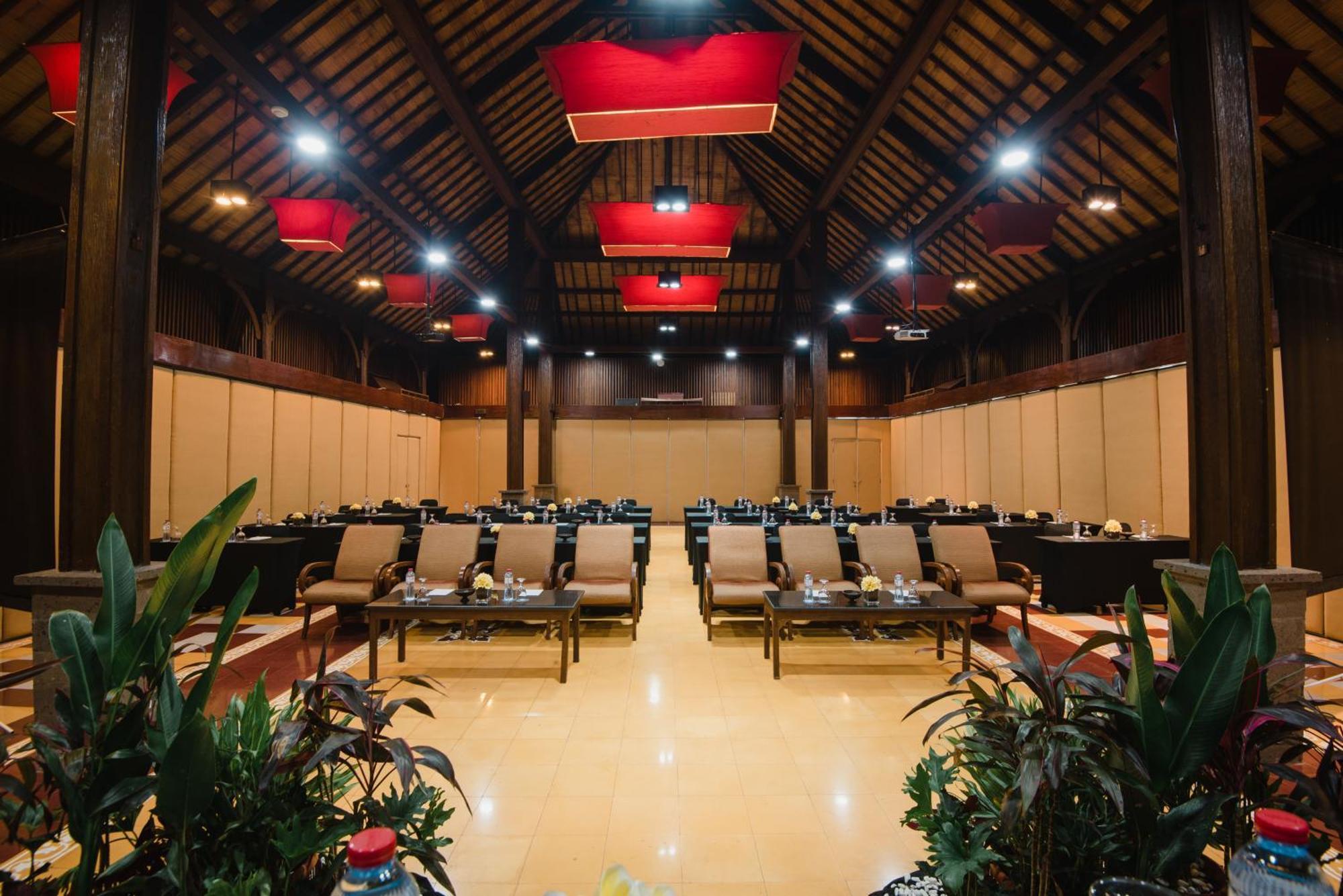 Ramayana Suites And Resort Кута Экстерьер фото The interior of the main hall