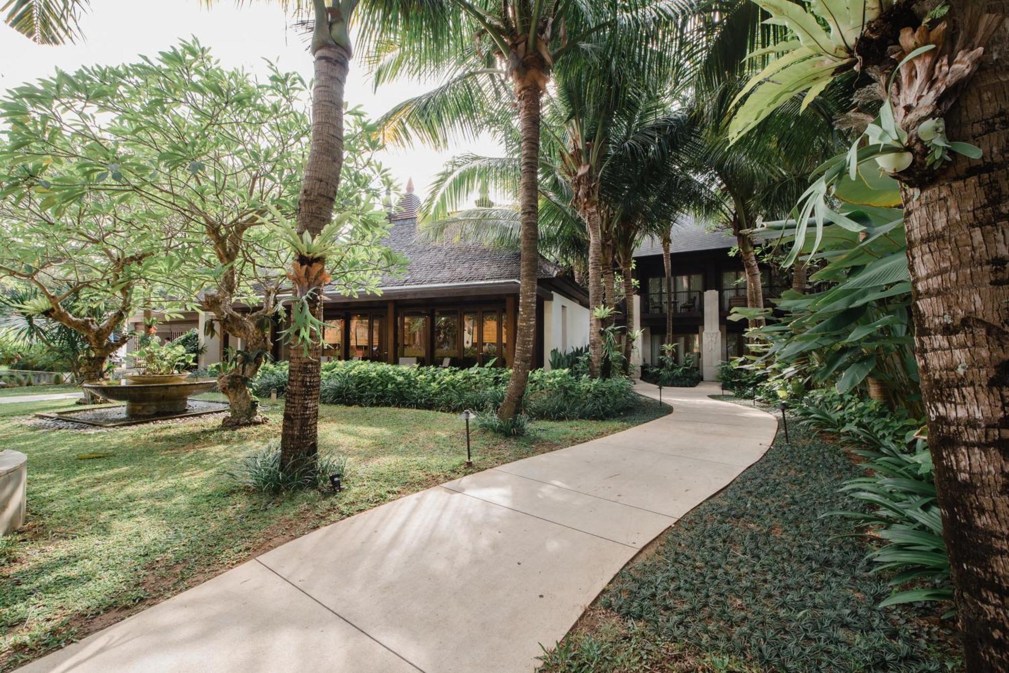 Ramayana Suites And Resort Кута Экстерьер фото The Banyan Tree Spa at the Banyan Tree Hotel, Phuket, Thailand