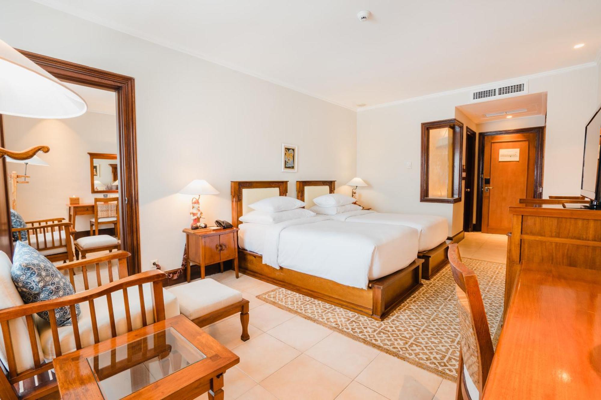 Ramayana Suites And Resort Кута Экстерьер фото A room at the hotel