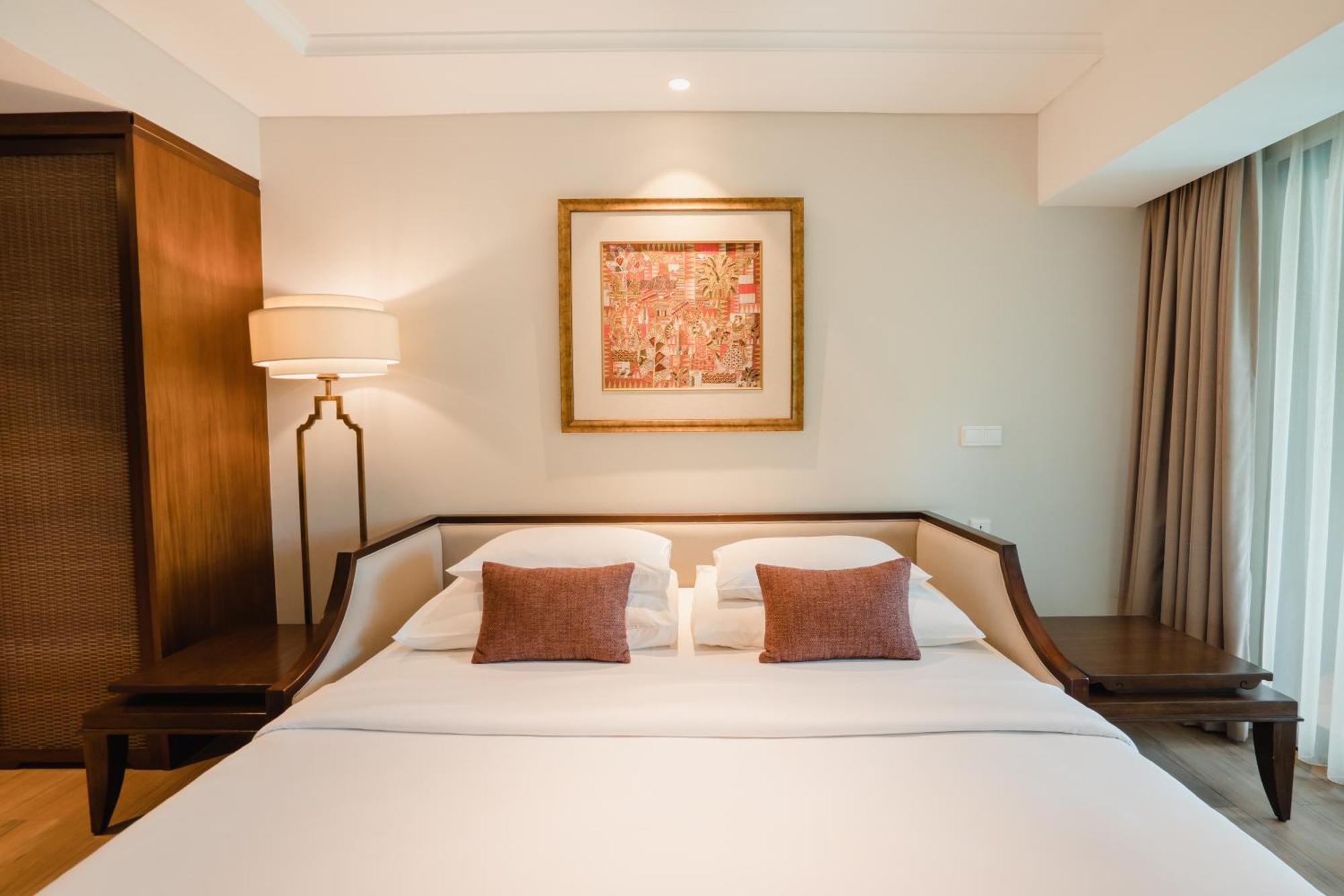 Ramayana Suites And Resort Кута Экстерьер фото A bedroom at the hotel