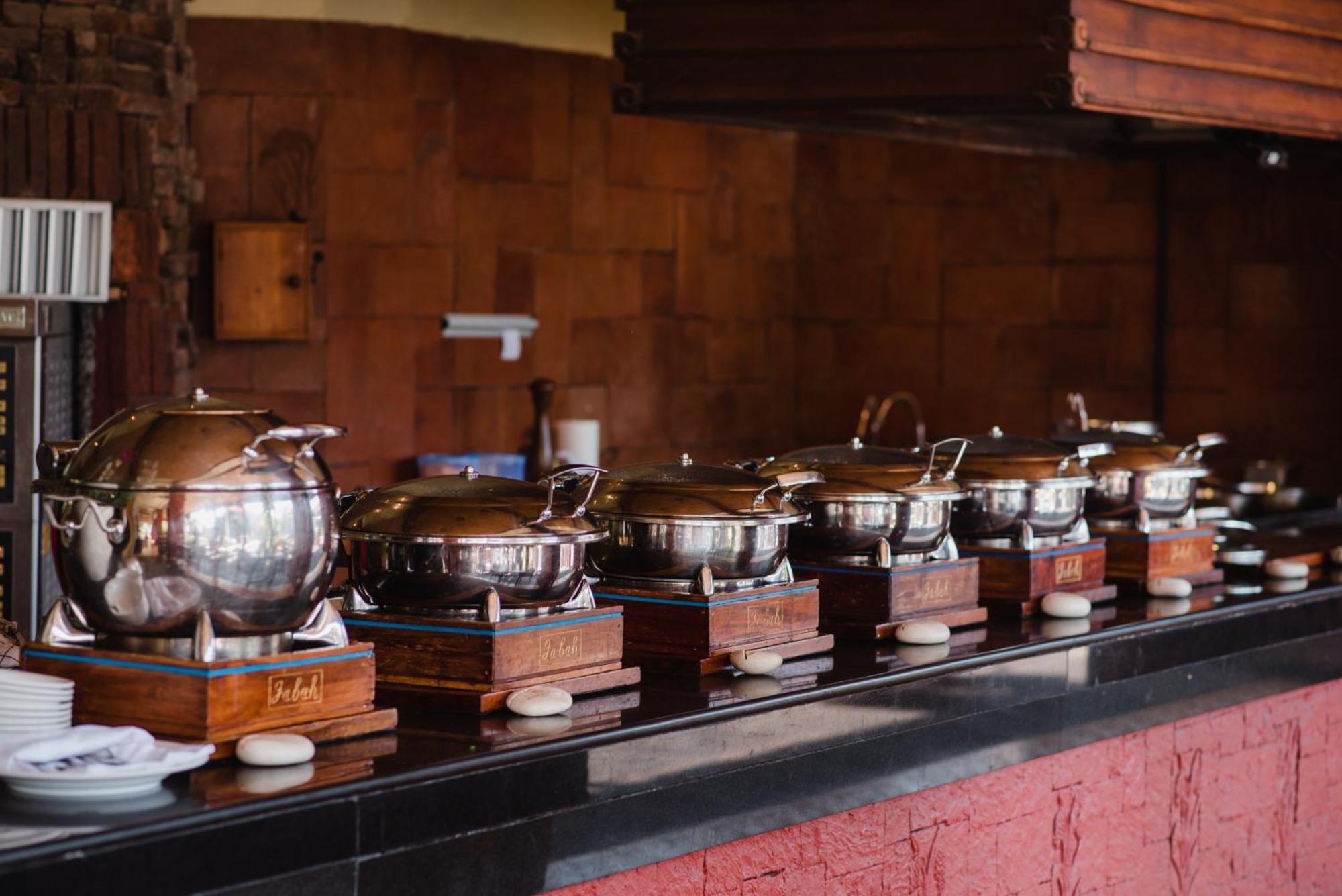 Ramayana Suites And Resort Кута Экстерьер фото A row of chafing dishes