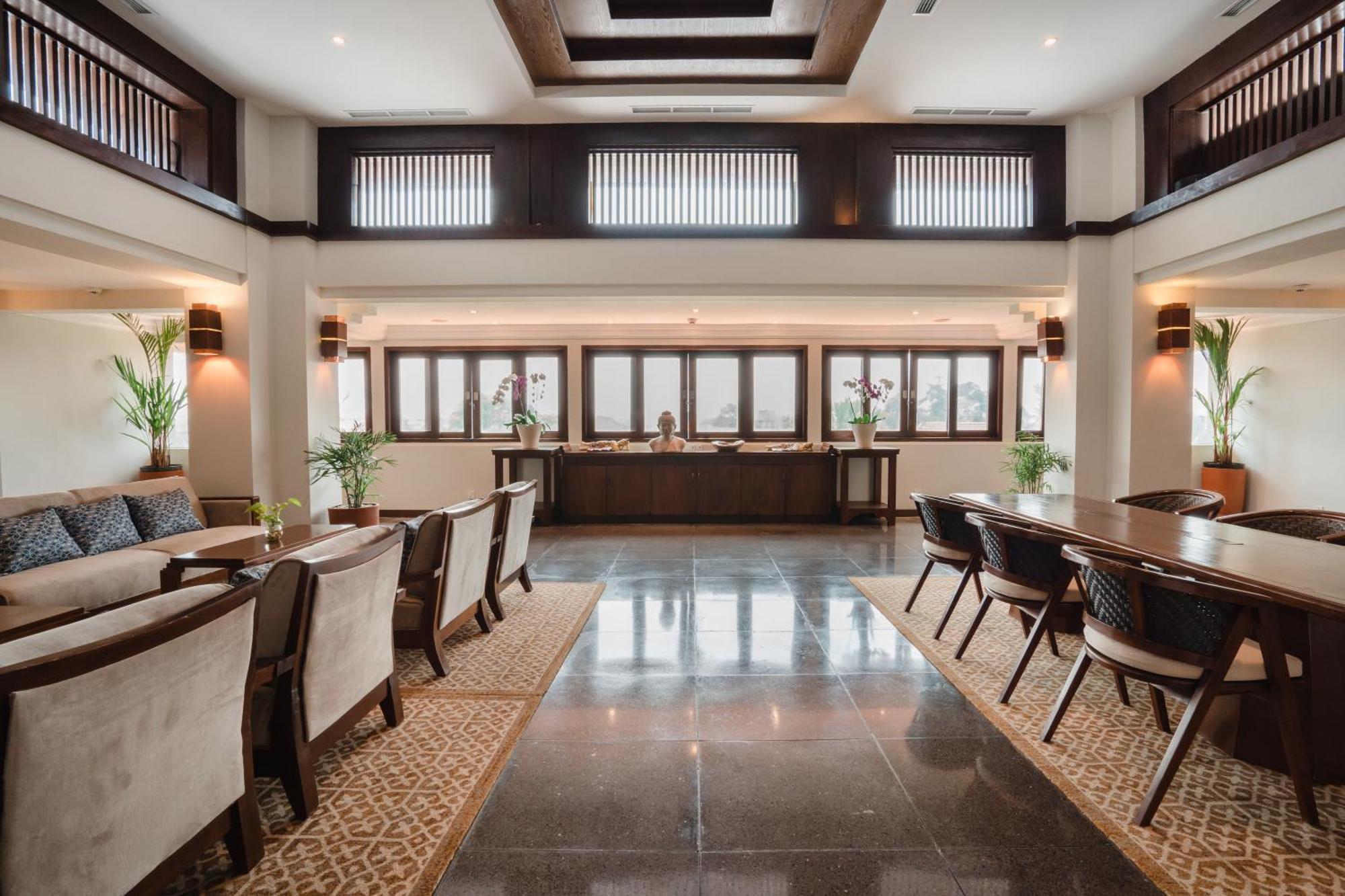 Ramayana Suites And Resort Кута Экстерьер фото The interior of the hotel