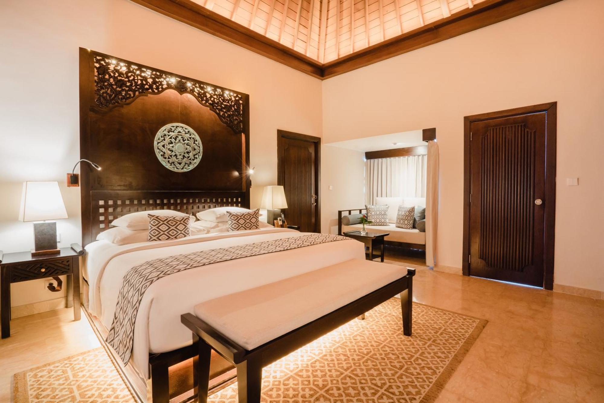 Ramayana Suites And Resort Кута Экстерьер фото A bedroom at the Oberoi Dubai