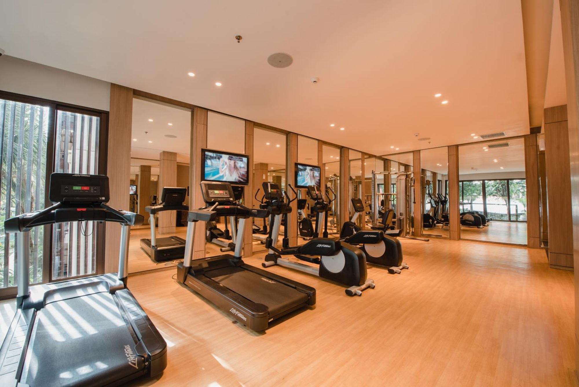 Ramayana Suites And Resort Кута Экстерьер фото The gym at the hotel