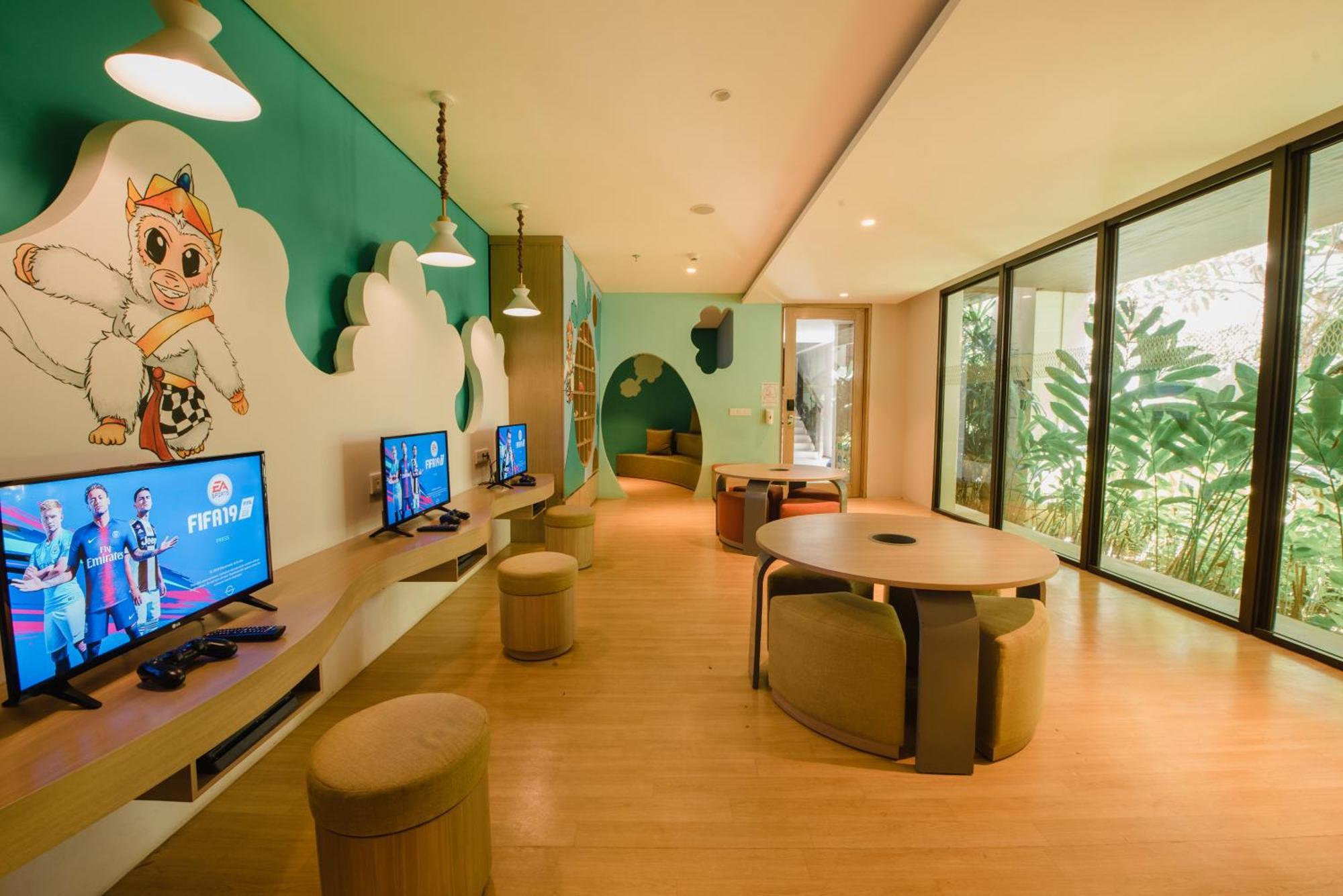 Ramayana Suites And Resort Кута Экстерьер фото The computer room at the resort